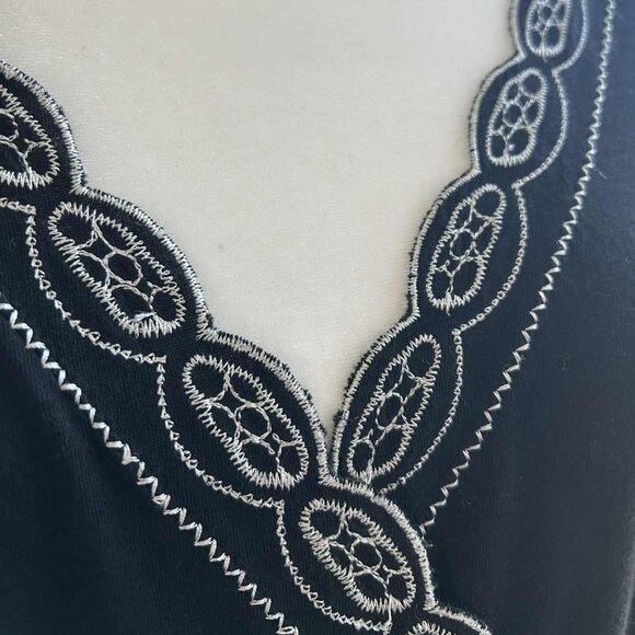 BCBGMAXAZRIA Black Embroidered Cotton V-Neck Tunic with Scalloped Hem – US XL - Picture 5 of 10